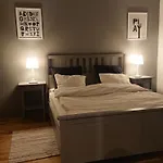 Nad Stonehenge Apartment *